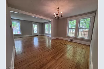 109 Moffet Avenue, Chardon, OH 44024 - Photo 5