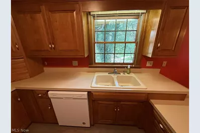 238 Edgemore Street NE, Sugarcreek, OH 44681 - Photo 15