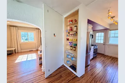 1121 Manor Avenue SW, Canton, OH 44710 - Photo 7