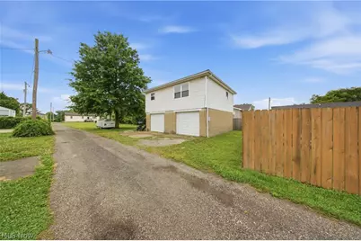 1010 1/2 Poplar Avenue, Belpre, OH 45714 - Photo 3