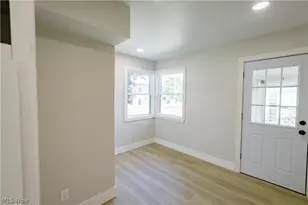 943 Erskine Ave, Akron, OH 44306 - Photo 9