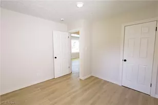 943 Erskine Ave, Akron, OH 44306 - Photo 19