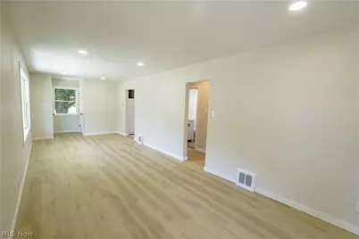 943 Erskine Avenue, Akron, OH 44306 - Photo 11