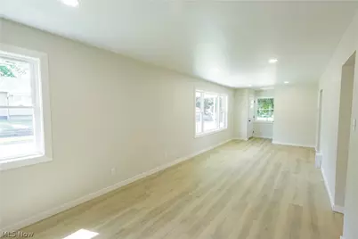 943 Erskine Avenue, Akron, OH 44306 - Photo 13