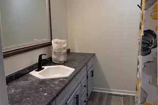 2187 Golfview Dr NE, New Philadelphia, OH 44663 - Photo 9