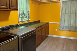 2187 Golfview Dr NE, New Philadelphia, OH 44663 - Photo 3