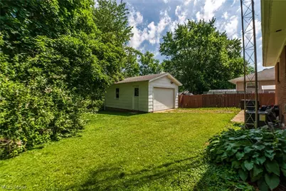 1703 41st Street NW, Canton, OH 44709 - Photo 9