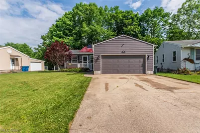 949 Saul Drive, Hubbard, OH 44425 - Photo 1