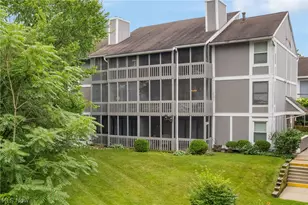 227-E Portage Lakes Dr, Akron, OH 44319 - Photo 3