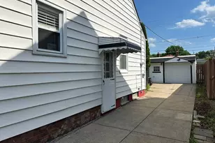 1011 Parkleigh Dr, Parma, OH 44134 - Photo 3