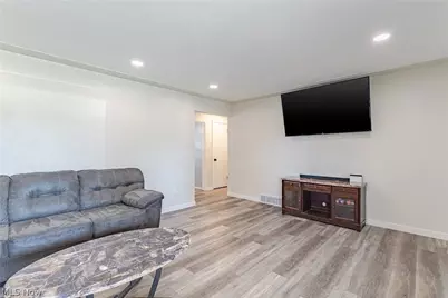2810 Utica Avenue, Lorain, OH 44052 - Photo 5