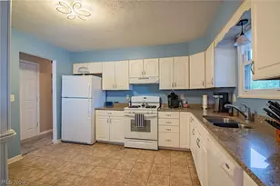 119 Sherwood Dr, Williamstown, WV 26187 - Photo 9