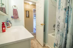 119 Sherwood Dr, Williamstown, WV 26187 - Photo 39