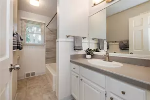 9837 Betty Ln, Elyria, OH 44035 - Photo 13