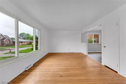 927 E 216th Street, Euclid, OH 44119 - Photo 3