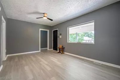 799 Fess Avenue, Akron, OH 44307 - Photo 5