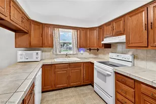2379 Tanglewood Dr, Salem, OH 44460 - Photo 3