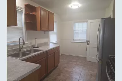 815 Russell Avenue, Akron, OH 44307 - Photo 5