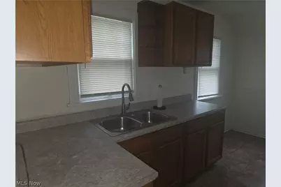 815 Russell Avenue, Akron, OH 44307 - Photo 9