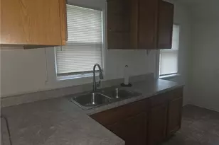 815 Russell Ave, Akron, OH 44307 - Photo 9