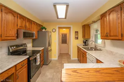 6145 Hollydale Avenue NE, Canton, OH 44721 - Photo 15