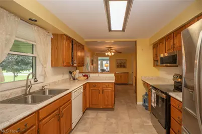 6145 Hollydale Avenue NE, Canton, OH 44721 - Photo 17