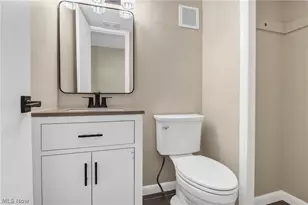 1581 N Circle View Dr, Green Hills, OH 44131 - Photo 31