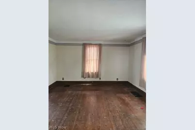 2149 E 31st Street, Lorain, OH 44055 - Photo 5