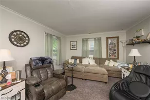 1421 Castlewood Ave SW, North Canton, OH 44720 - Photo 5