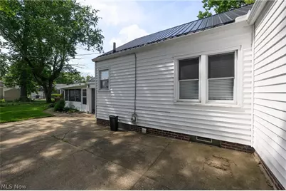 1421 Castlewood Avenue SW, North Canton, OH 44720 - Photo 21