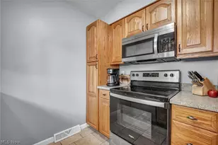 7386 Primrose Dr, Mentor on the Lake, OH 44060 - Photo 15
