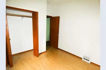 3864 E 52nd Street, Newburgh Heights, OH 44105 - Photo 9