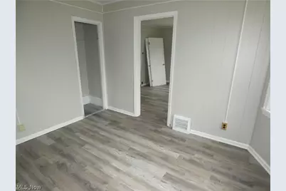 3864 E 52nd Street, Newburgh Heights, OH 44105 - Photo 13