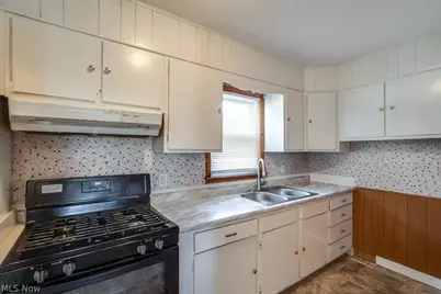 29800 Robert Street, Wickliffe, OH 44092 - Photo 9