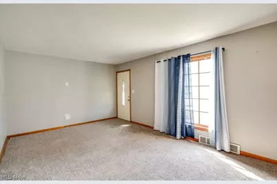 29800 Robert Street, Wickliffe, OH 44092 - Photo 3