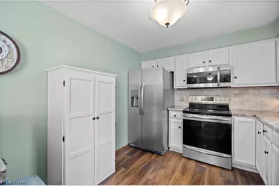 923 Hillside Drive, Amherst, OH 44001 - Photo 9