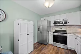 923 Hillside Dr, Amherst, OH 44001 - Photo 9