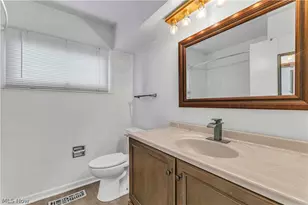 6674 Newbury Ln, Loveland, OH 44130 - Photo 13