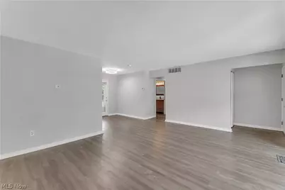 6674 Newbury Lane, Loveland, OH 44130 - Photo 5