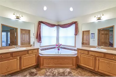 6318 Oak Point Estates, Lorain, OH 44053 - Photo 19