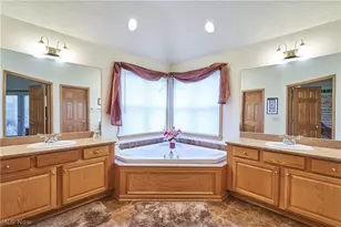 6318 Oak Point Estates, Lorain, OH 44053 - Photo 19