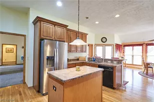 6318 Oak Point Estates, Lorain, OH 44053 - Photo 13