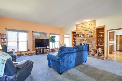 6318 Oak Point Estates, Lorain, OH 44053 - Photo 9
