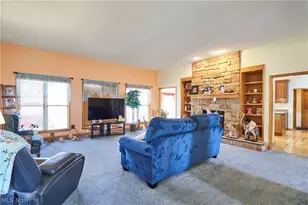 6318 Oak Point Estates, Lorain, OH 44053 - Photo 9