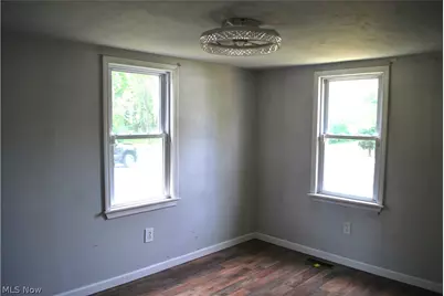 320 Broadway Street, Amherst, OH 44001 - Photo 9