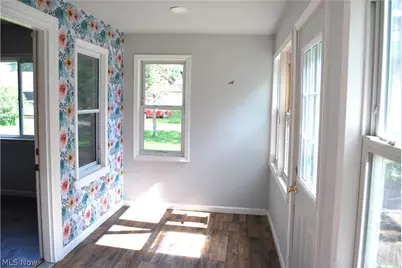 320 Broadway Street, Amherst, OH 44001 - Photo 3