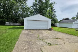 3205 Starlite Dr NW, Warren, OH 44485 - Photo 3
