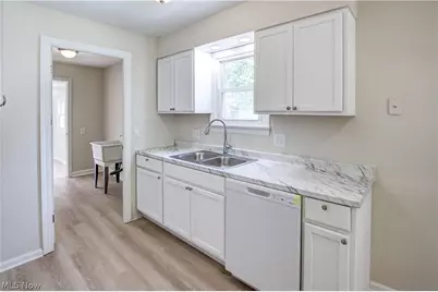 861 Oak Street, Elyria, OH 44035 - Photo 5