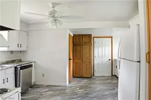 2453 Eddie St, Youngstown, OH 44509 - Photo 9