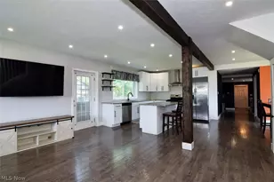 1031 E Wallings Rd, Grandview Heights, OH 44147 - Photo 9